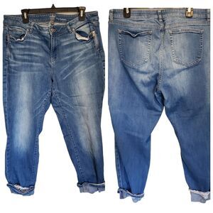 SOHO Distressed Curvy Boyfriend Stretch Cropped Jeans Size 16 Women